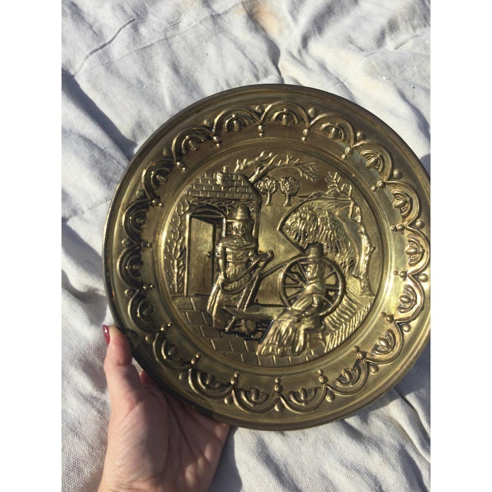 10” vintage brass plate pilgrim‎ spinning homemaker women Quaker England farm